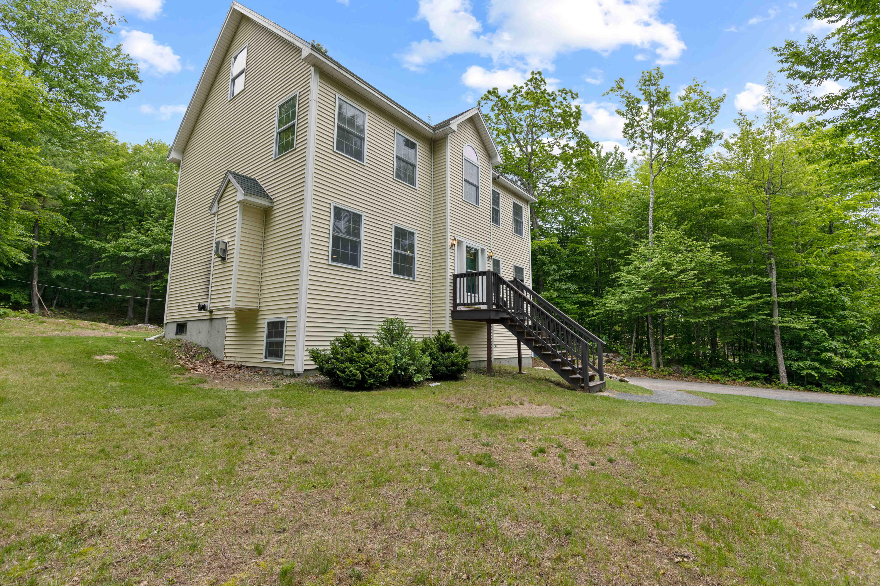 15 Eisenhower Court Naples ME 04055