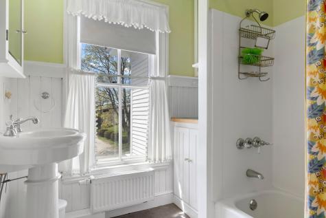 17 High Street Vinalhaven ME 04863