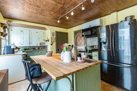 33 Hillcrest Street Auburn ME 04210