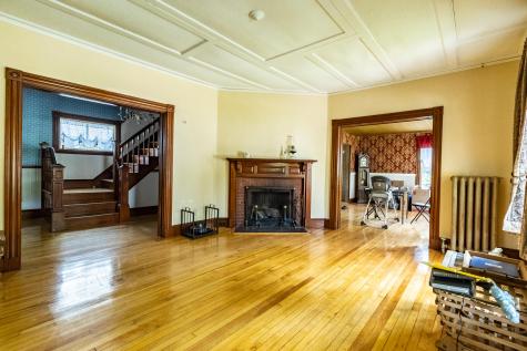 33 Hillcrest Street Auburn ME 04210