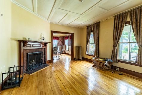 33 Hillcrest Street Auburn ME 04210