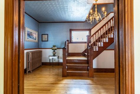 33 Hillcrest Street Auburn ME 04210