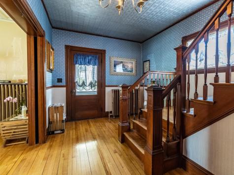 33 Hillcrest Street Auburn ME 04210