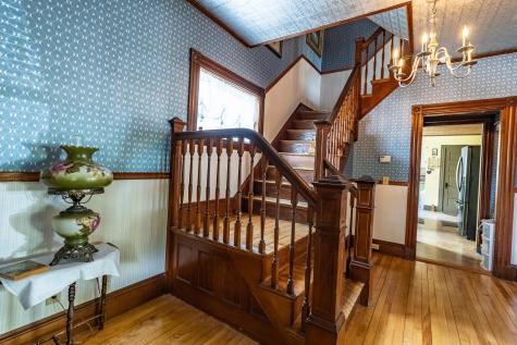 33 Hillcrest Street Auburn ME 04210