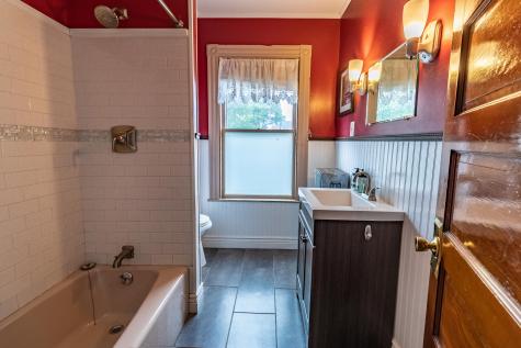 33 Hillcrest Street Auburn ME 04210