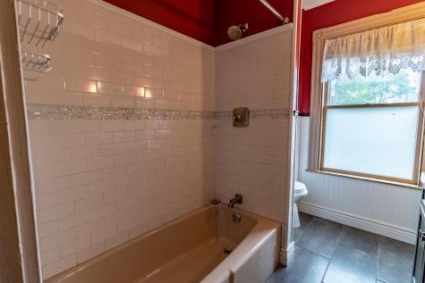 33 Hillcrest Street Auburn ME 04210