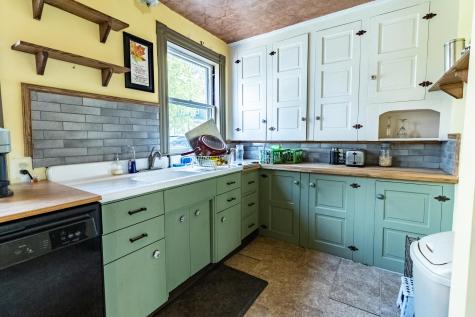 33 Hillcrest Street Auburn ME 04210