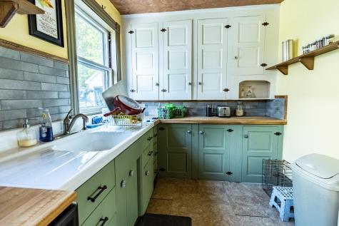 33 Hillcrest Street Auburn ME 04210
