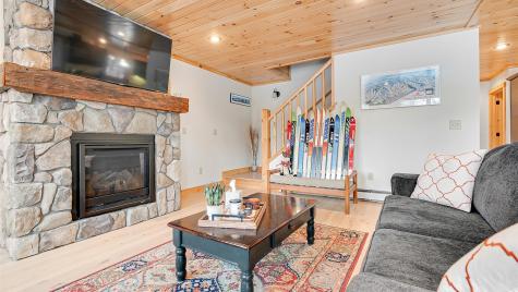 18 Lover's Lane Bethel ME 04217