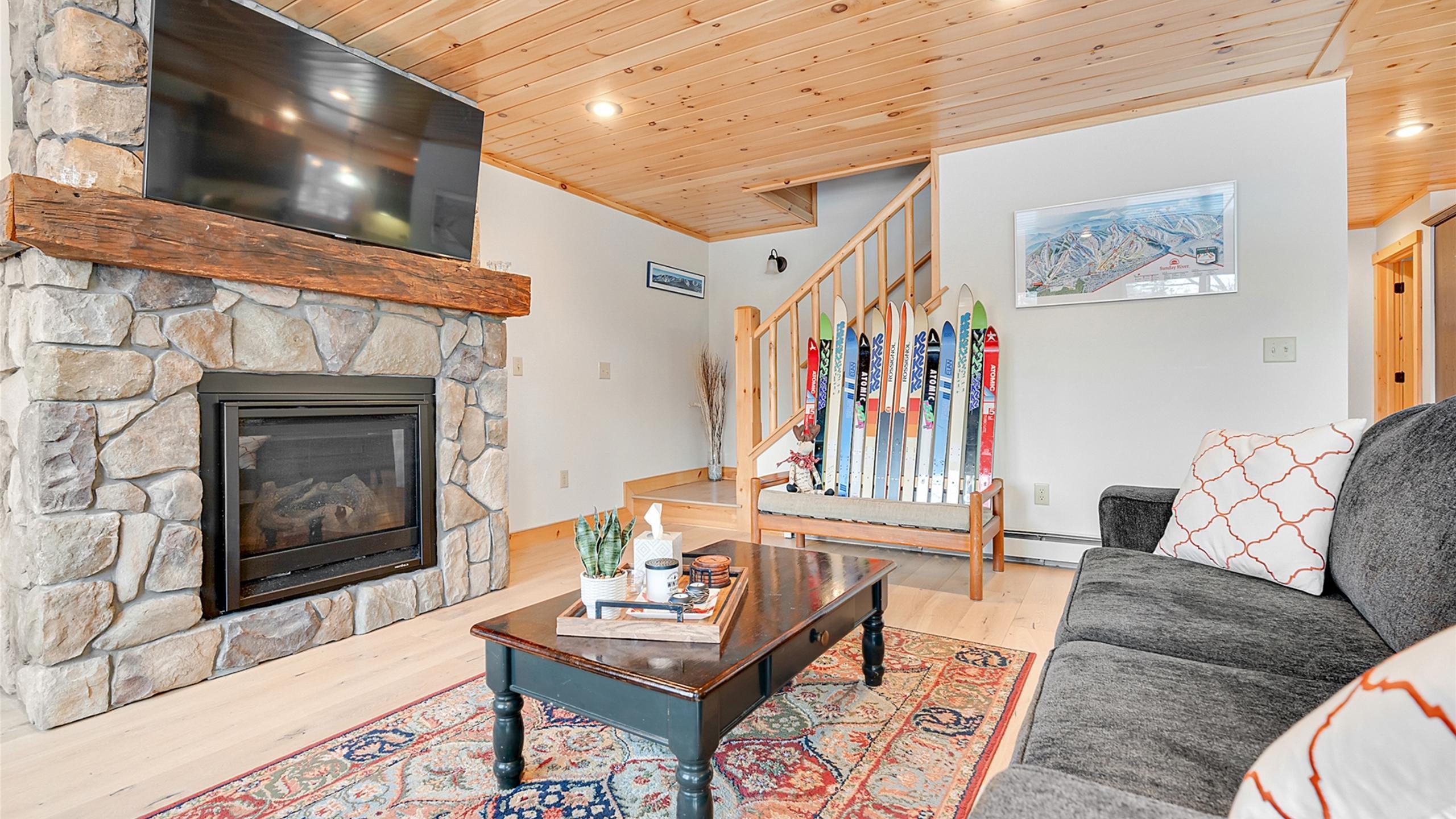 18 Lover's Lane Bethel ME 04217