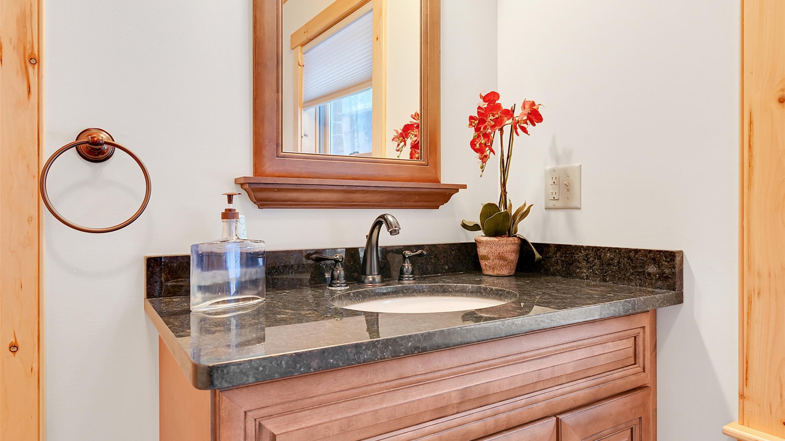 18 Lover's Lane Bethel ME 04217