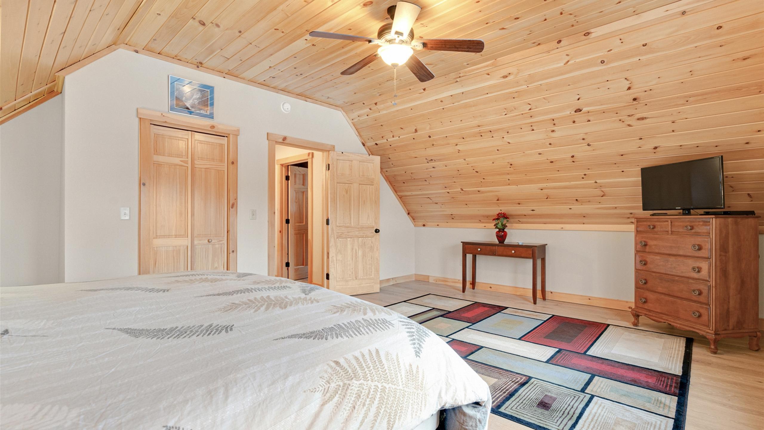 18 Lover's Lane Bethel ME 04217