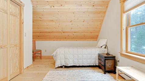 18 Lover's Lane Bethel ME 04217