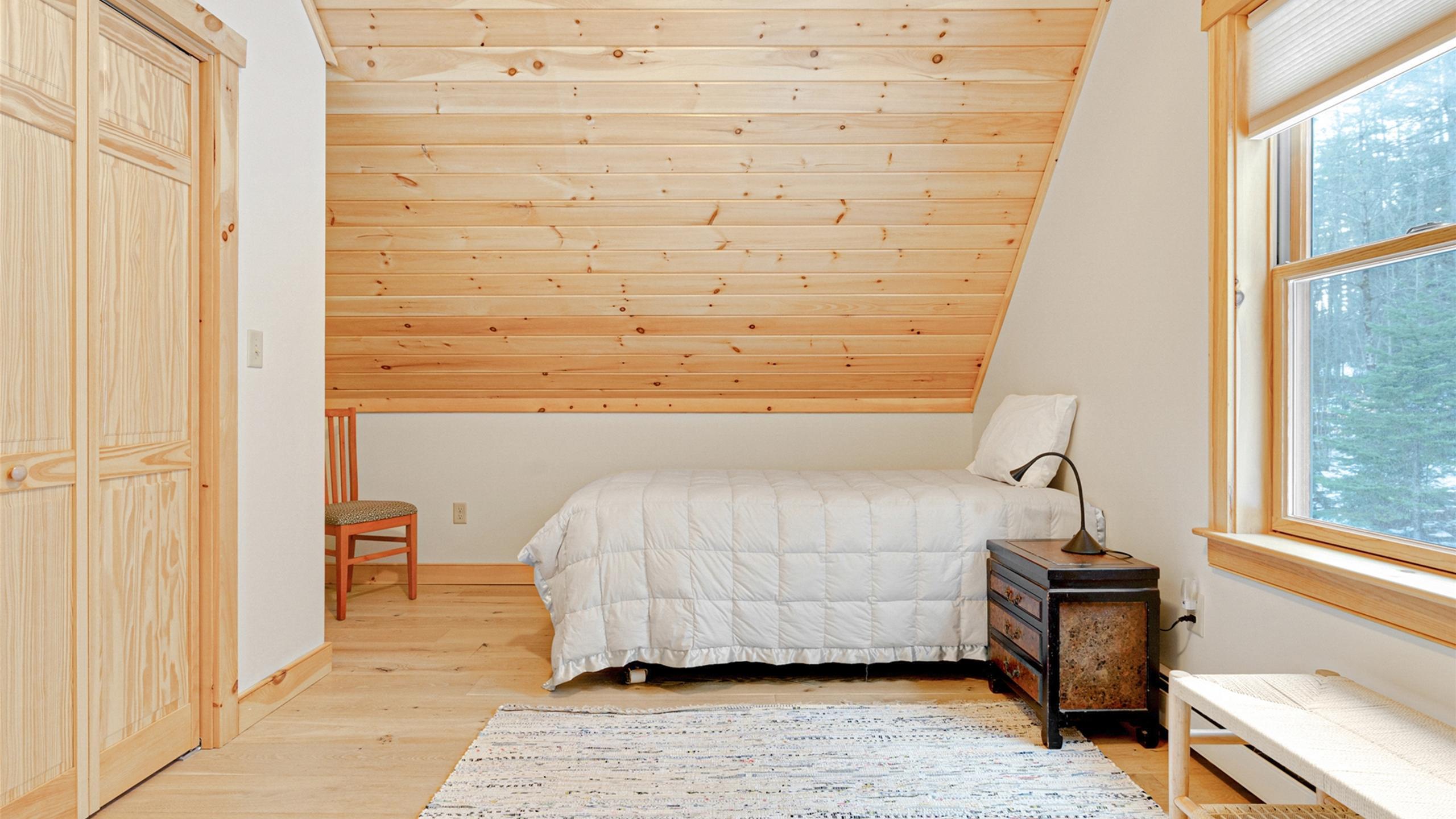 18 Lover's Lane Bethel ME 04217