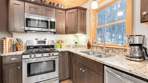 18 Lover's Lane Bethel ME 04217