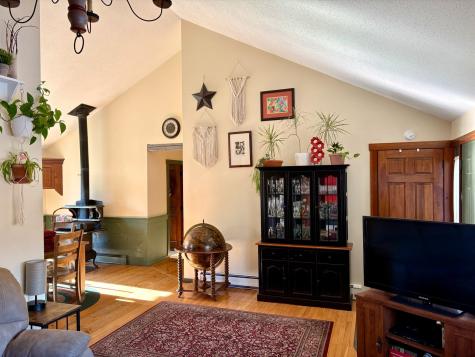593 W Main Street Waldoboro ME 04572