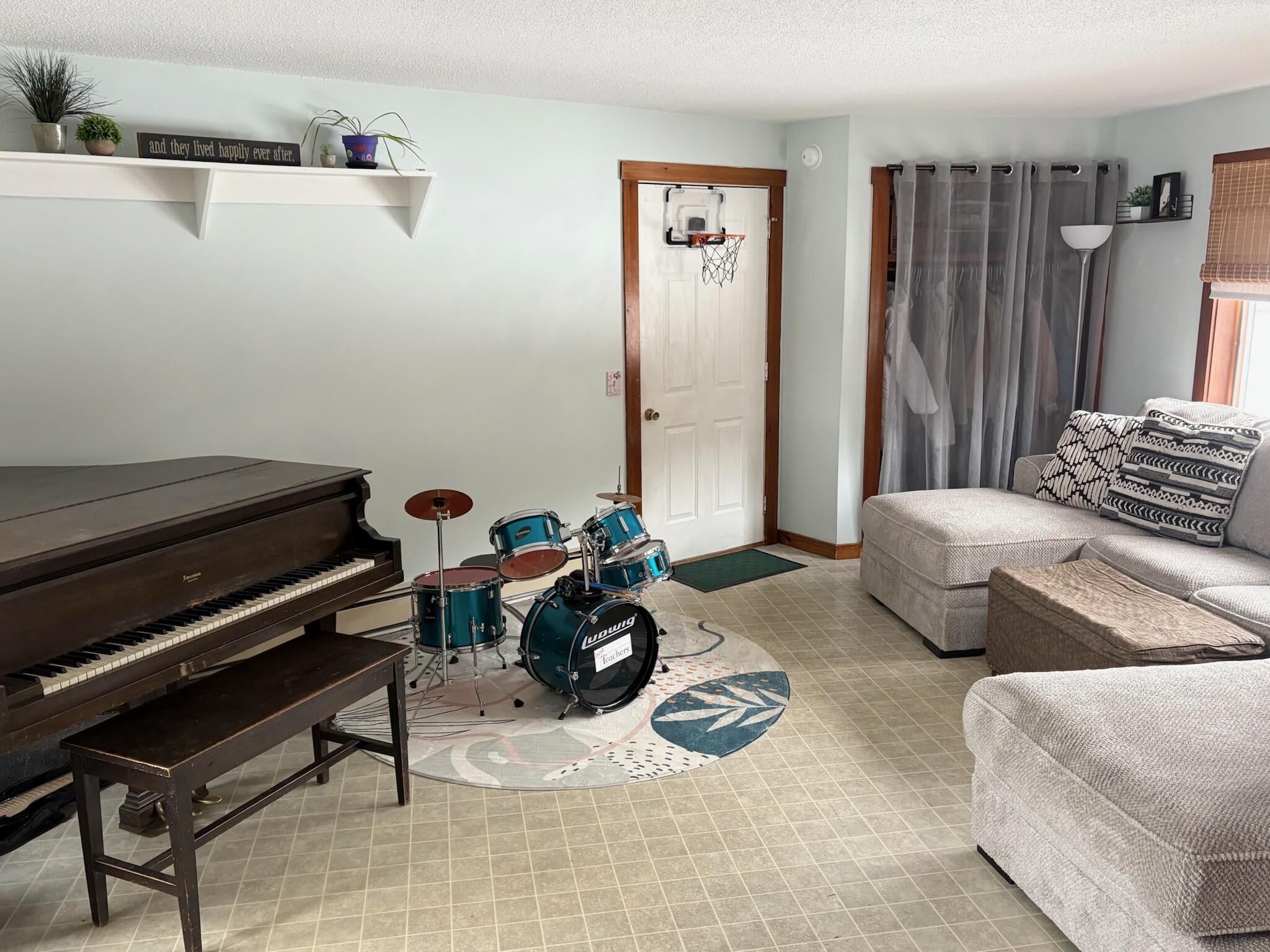 593 W Main Street Waldoboro ME 04572