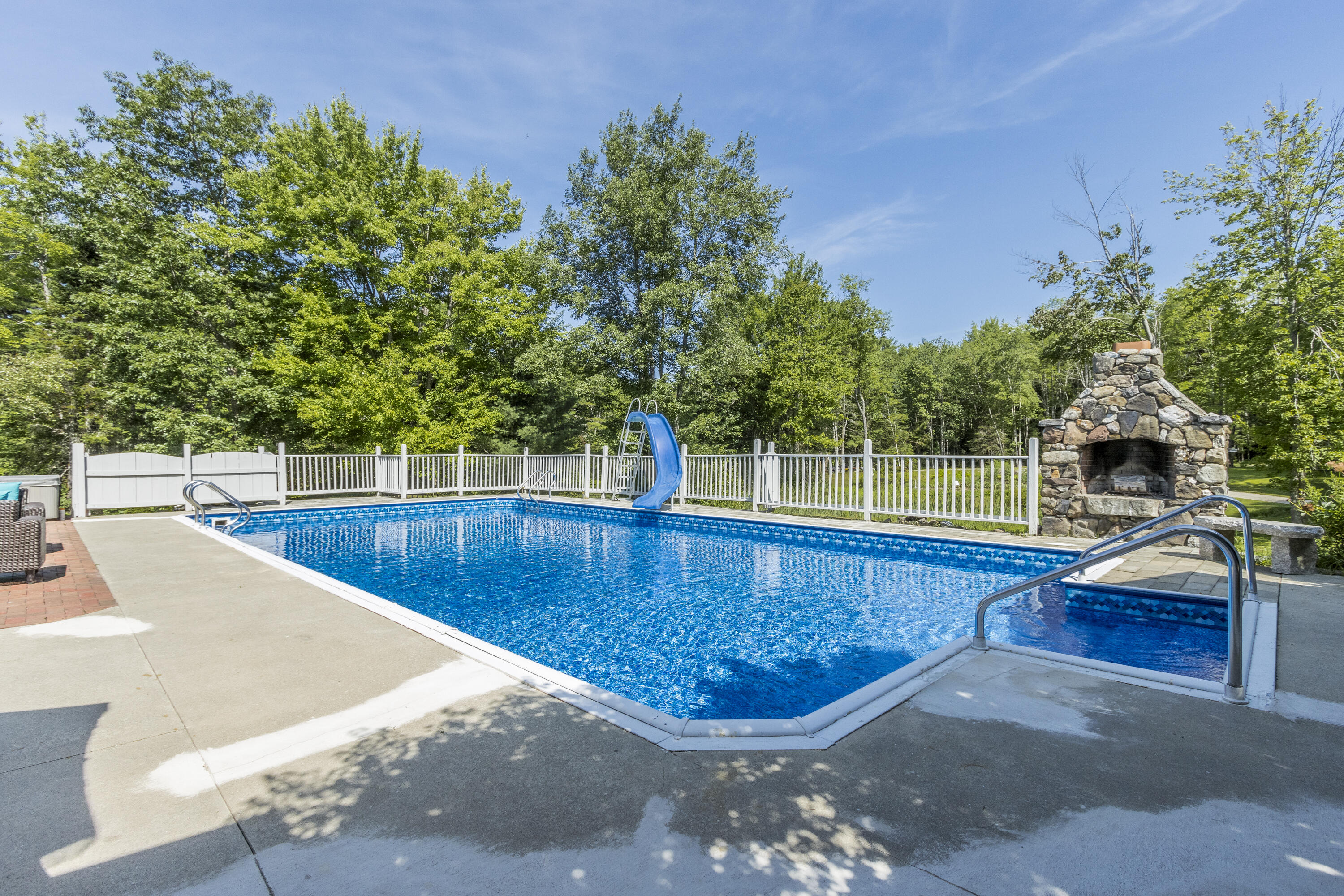 33 Rabbit Road Durham ME 04222