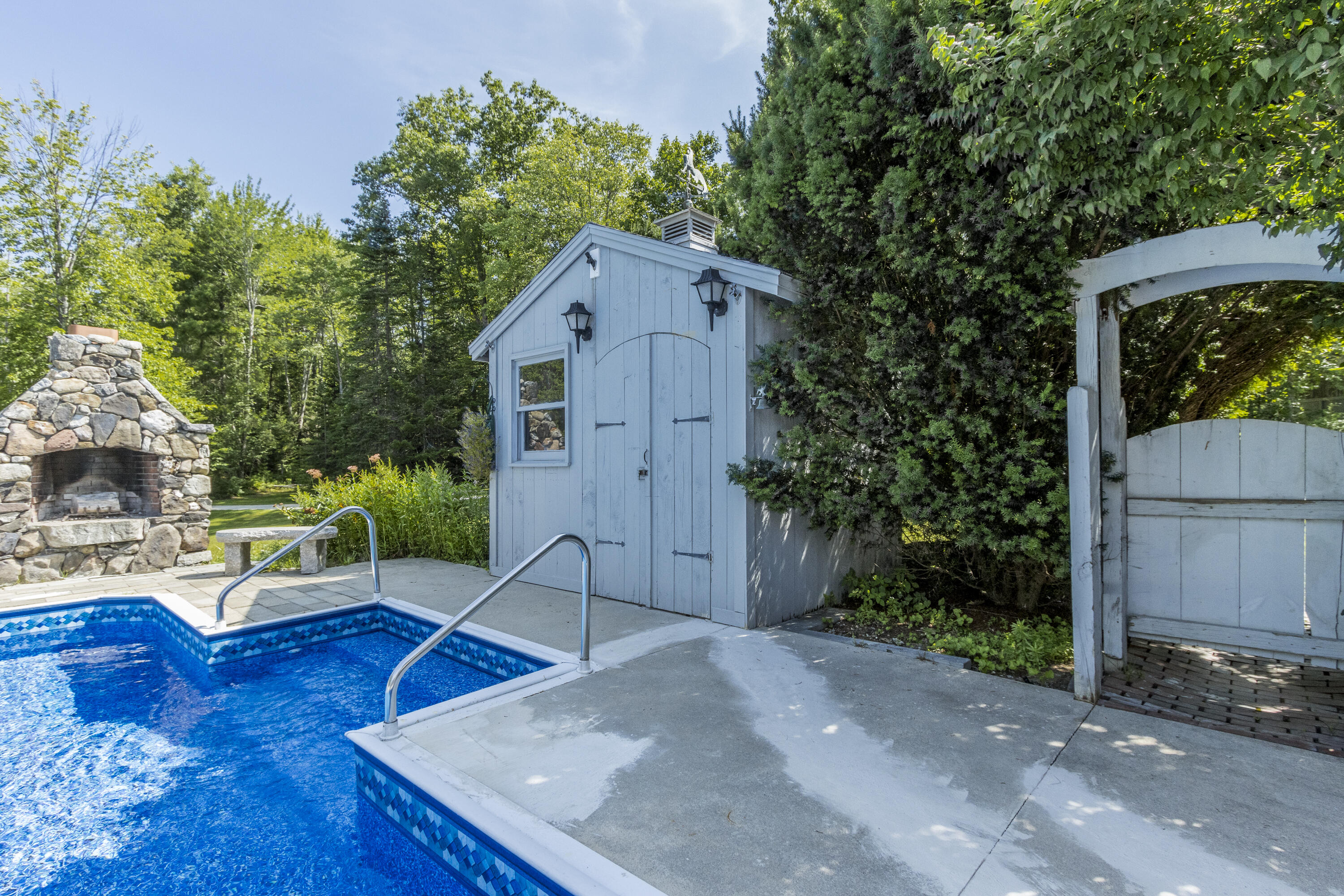 33 Rabbit Road Durham ME 04222