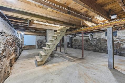 222 River Road Richmond ME 04357