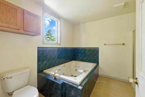 33 Hillview Lane Lewiston ME 04240