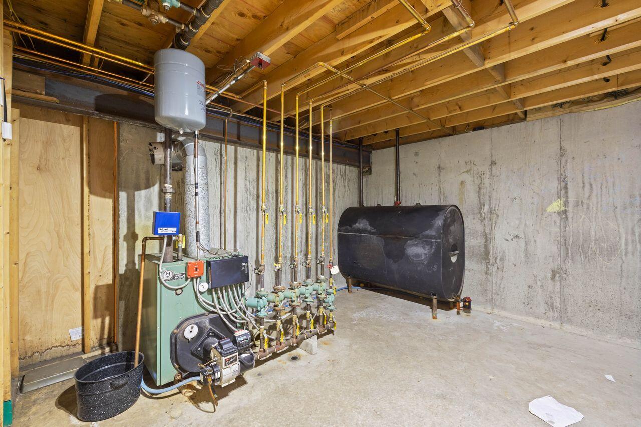 33 Hillview Lane Lewiston ME 04240