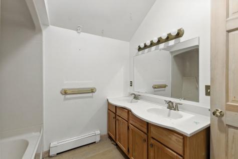 33 Hillview Lane Lewiston ME 04240