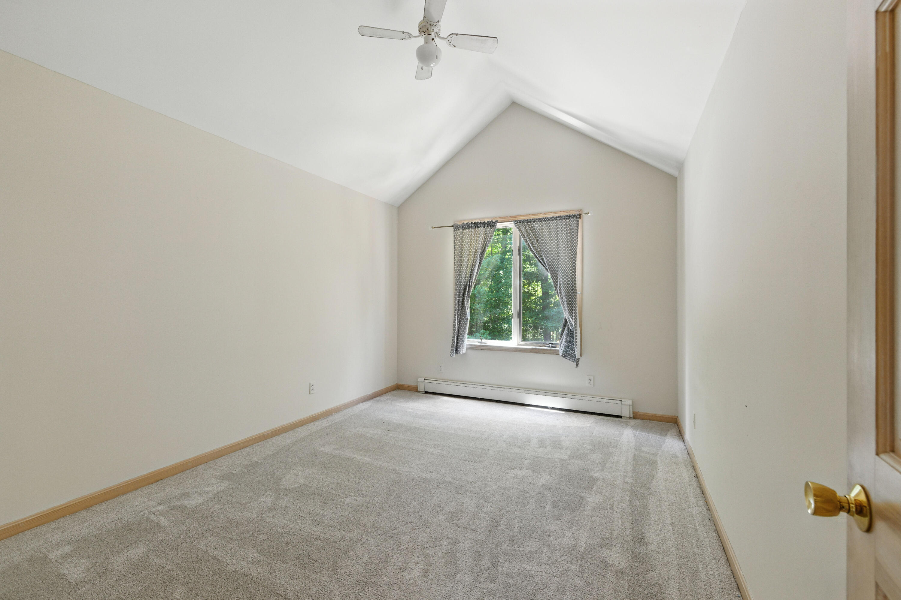 33 Hillview Lane Lewiston ME 04240