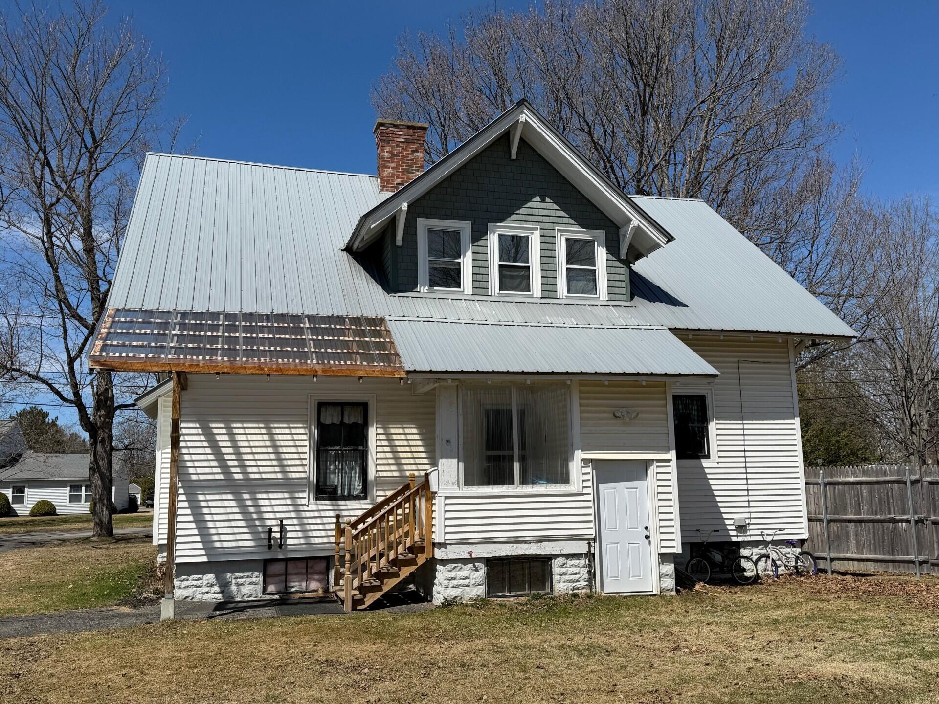 21 Bowdoin Street Houlton ME 04730