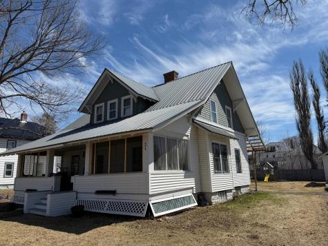 21 Bowdoin Street Houlton ME 04730