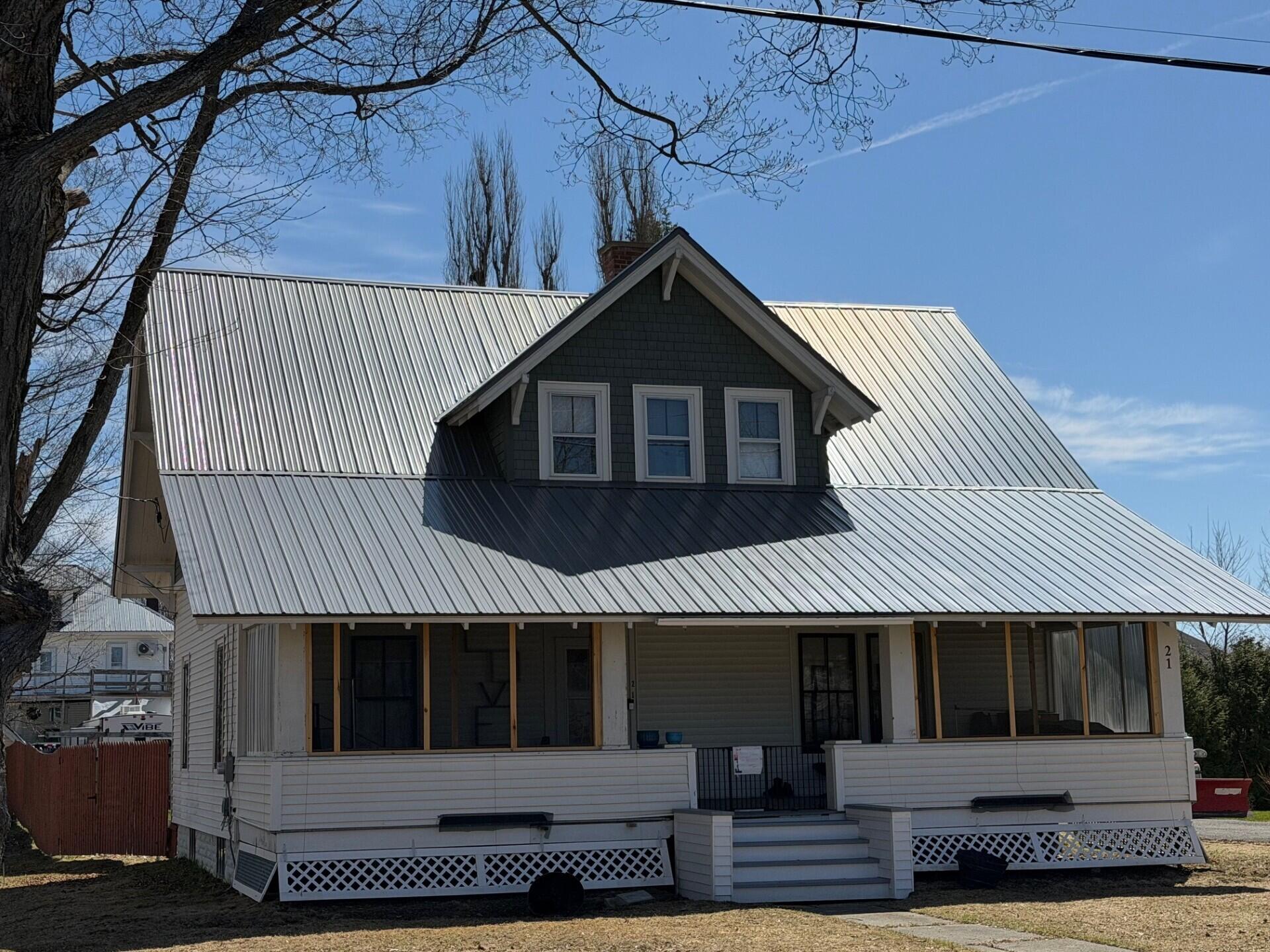 21 Bowdoin Street Houlton ME 04730