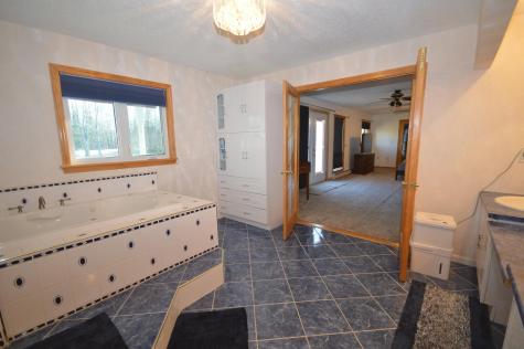 21 Mccarty Road Glenburn ME 04401