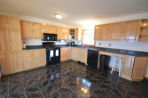 21 Mccarty Road Glenburn ME 04401