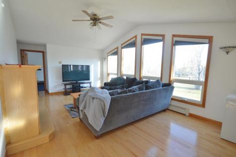 21 Mccarty Road Glenburn ME 04401