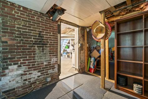 68 Newbury Street Auburn ME 04210