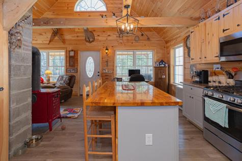 934 New Vineyard Road Farmington ME 04938