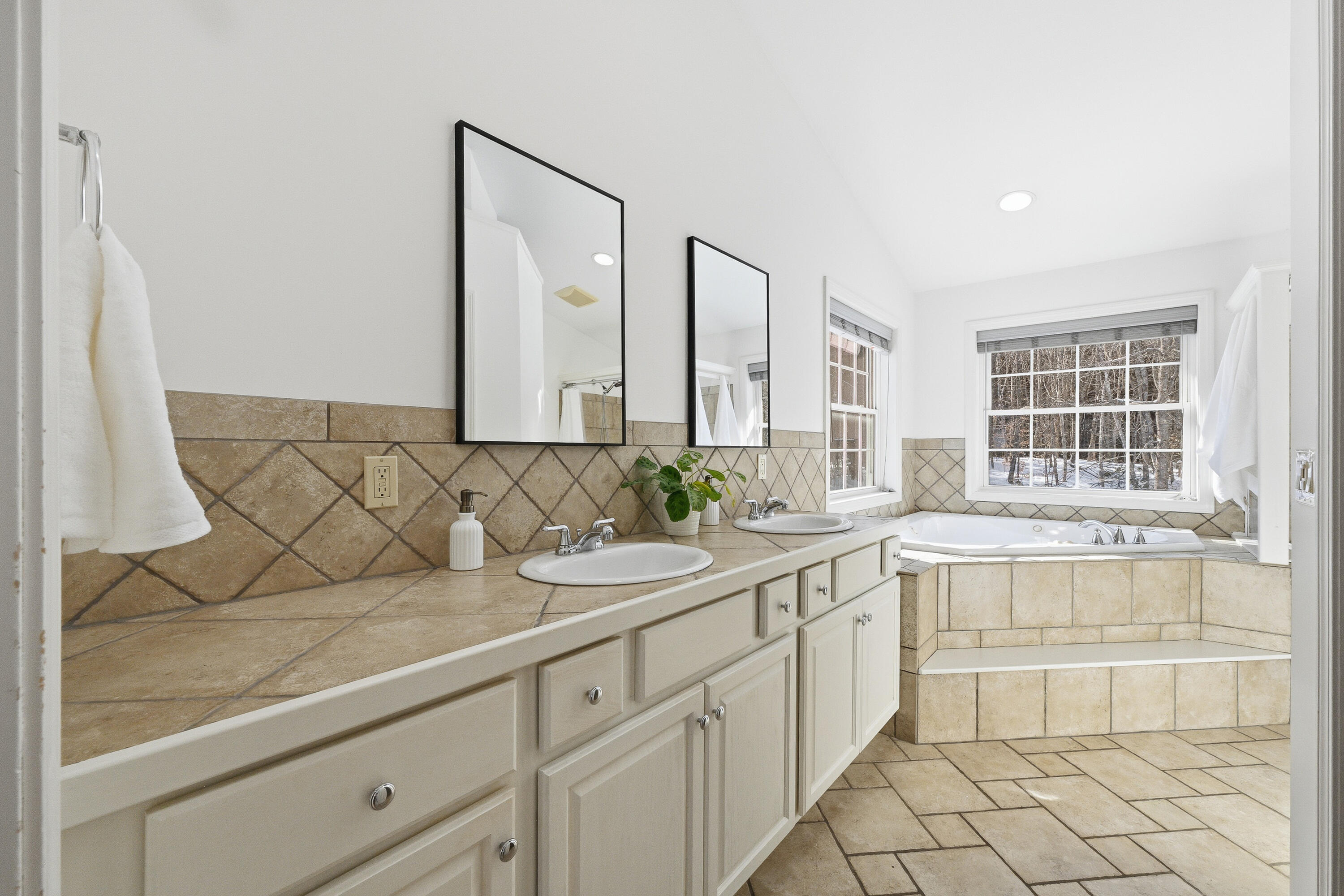 31 Harley Lane Bowdoin ME 04287