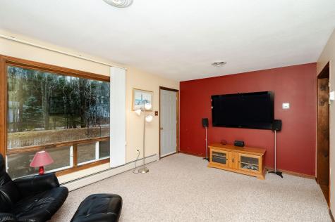 17 Dean Road York ME 03909