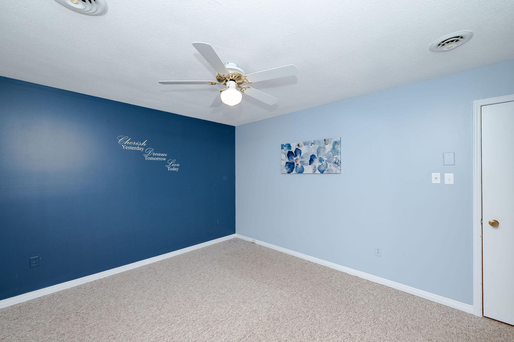 17 Dean Road York ME 03909