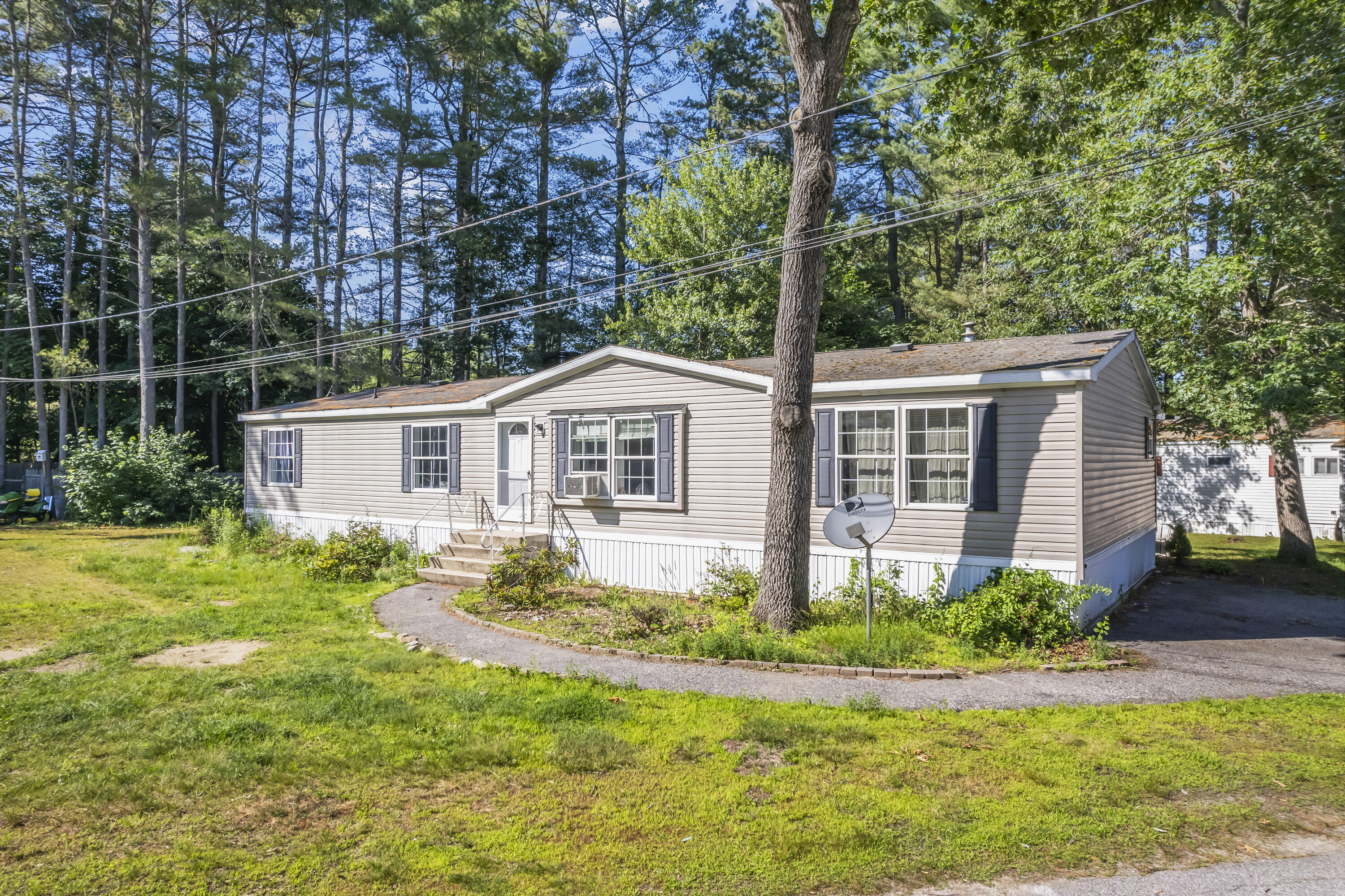 127 Shaker Road Gray ME 04039