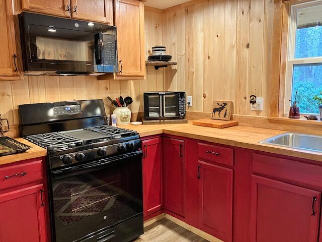 45 Crooked Way Naples ME 04055