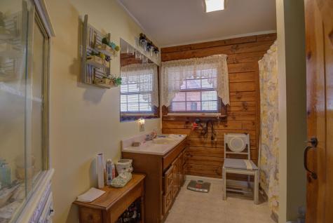 106 Aspen Avenue Oxford ME 04270