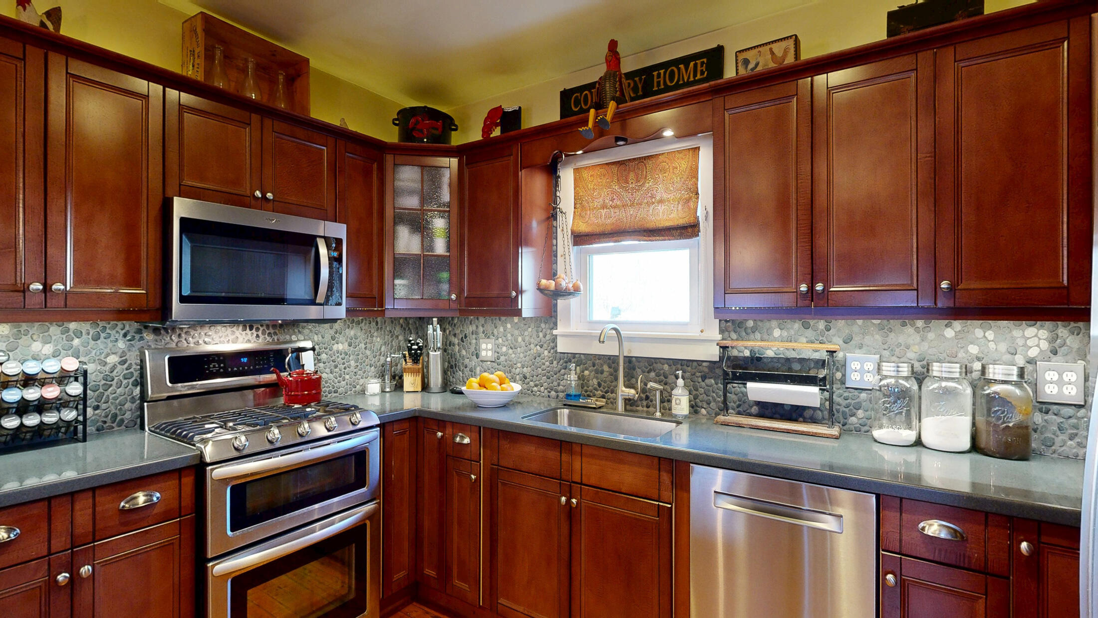 15 Wadsworth Street Thomaston ME 04861