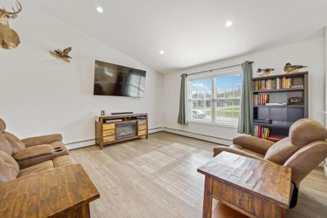43 Boxwood Lane Hermon ME 04401