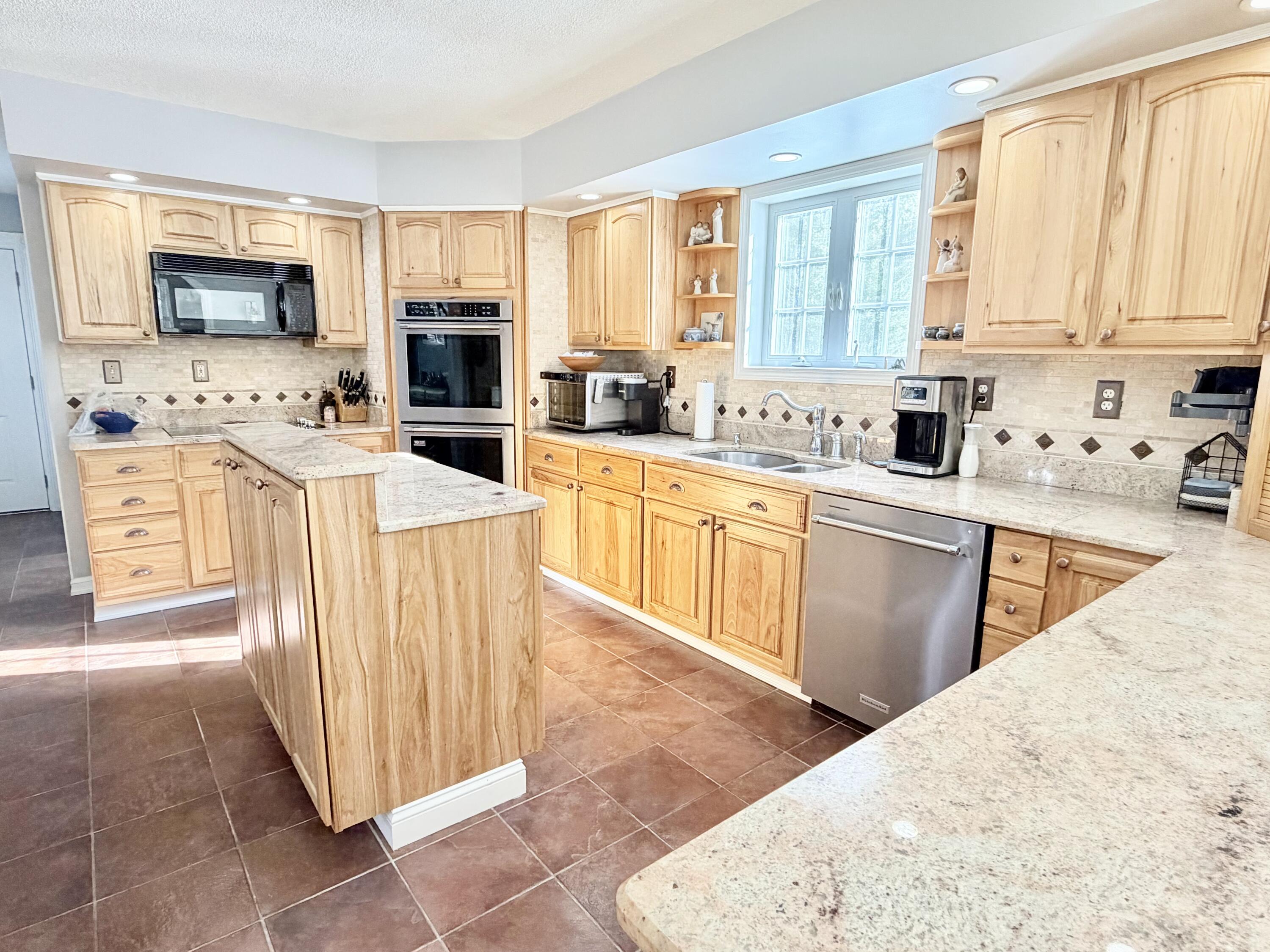 76 Fowler Road Hampden ME 04444