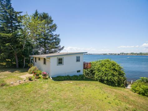 43 West Shore Road Harpswell ME 04003