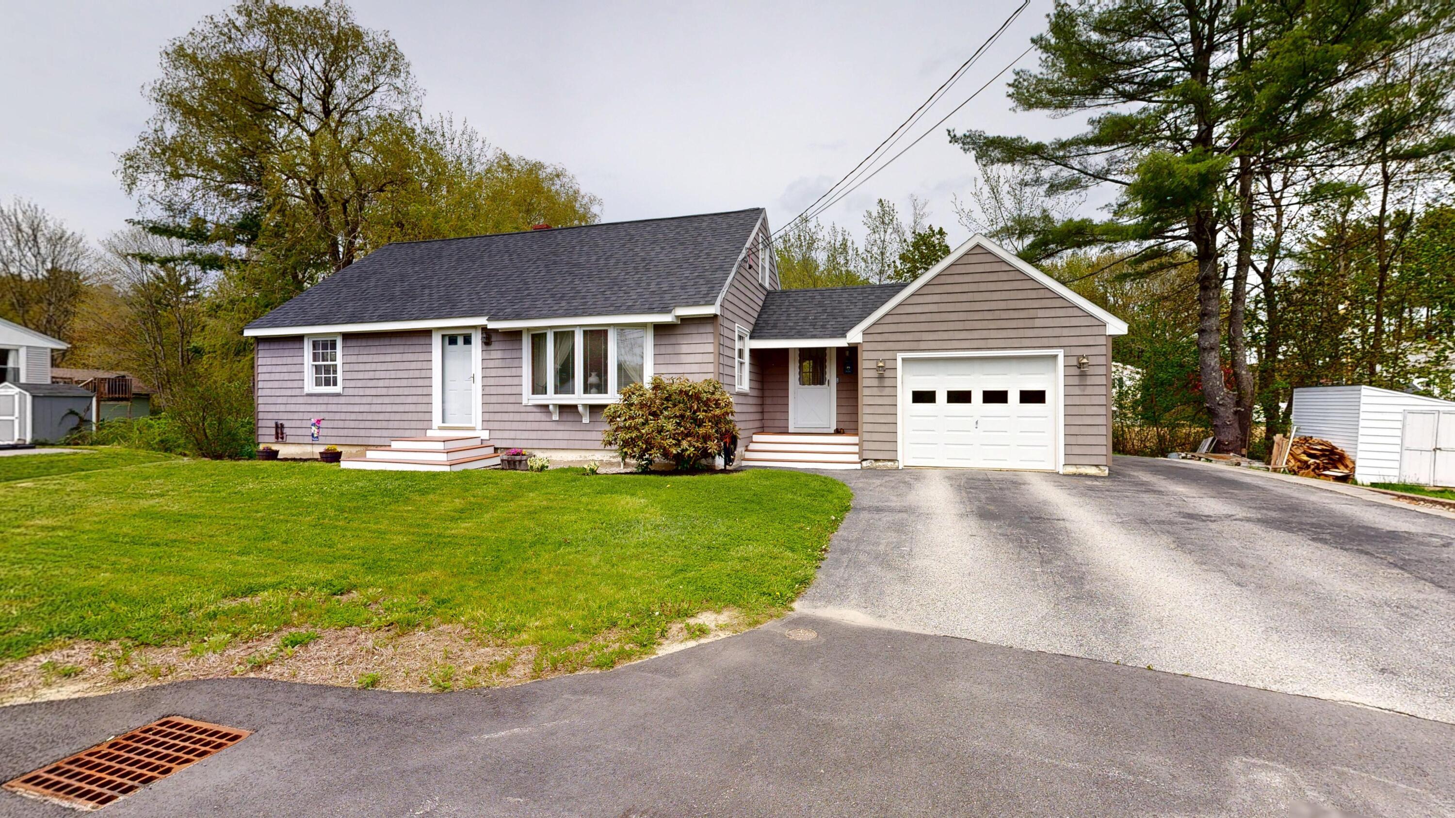 Lewiston ME, 17 Orchard Circle