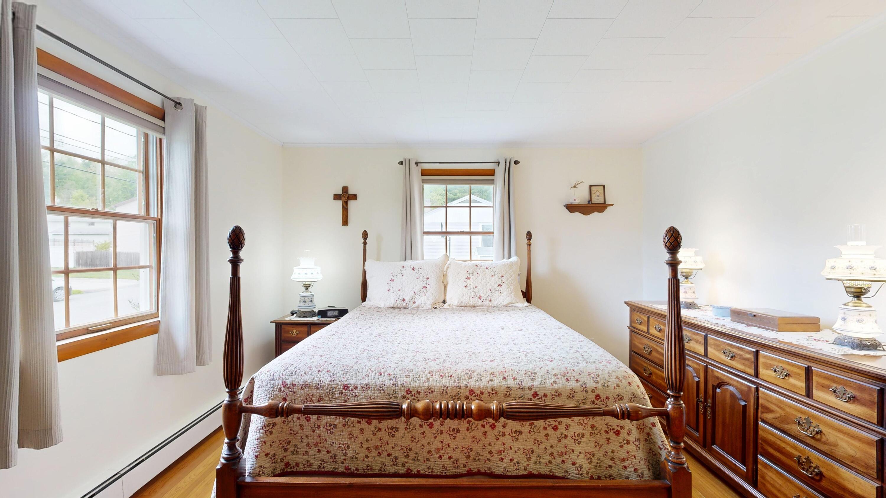 17 Orchard Circle Lewiston ME 04240