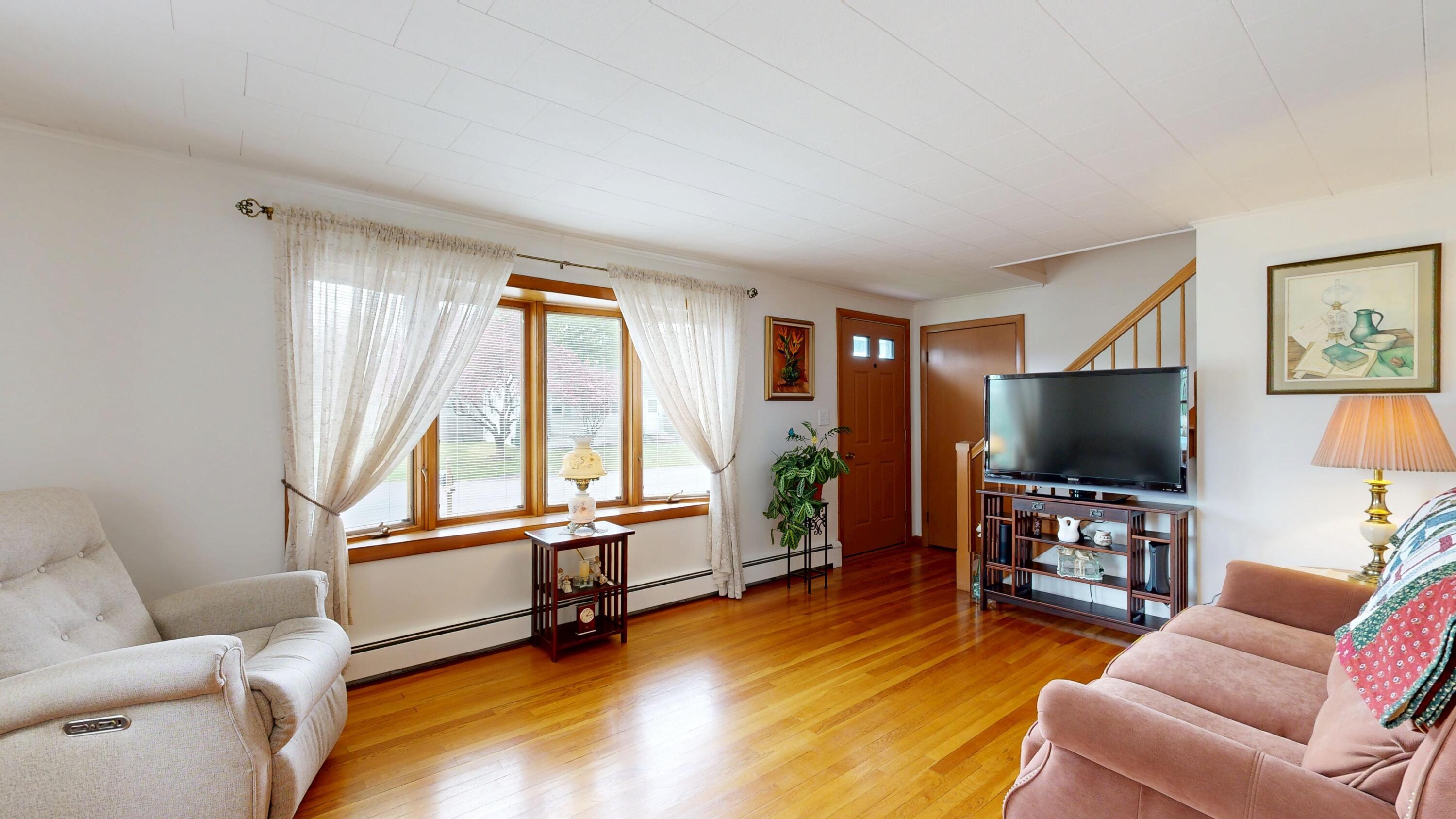 17 Orchard Circle Lewiston ME 04240