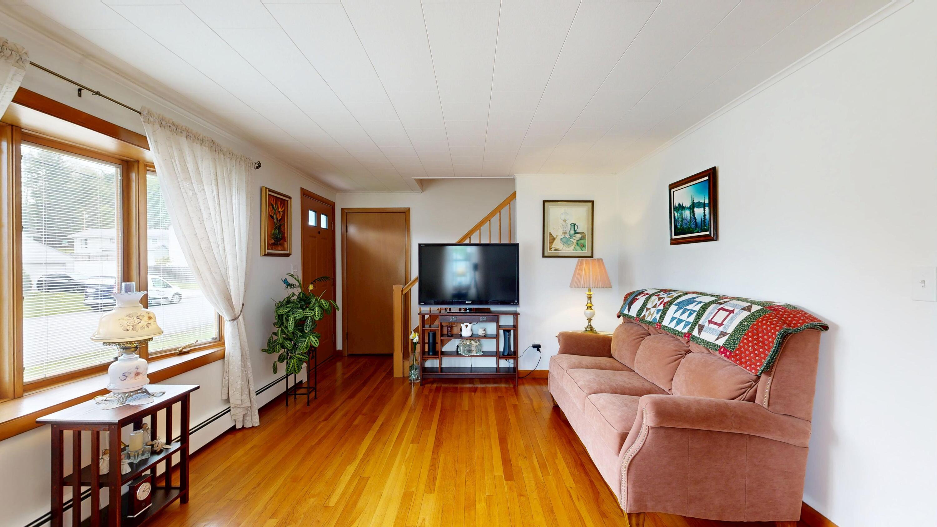 17 Orchard Circle Lewiston ME 04240